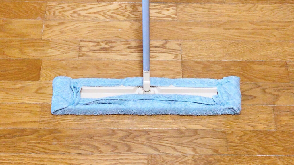 タオルが使えるフローリングワイパーで経済的
